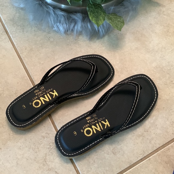 Sandals - Picture 2 of 4